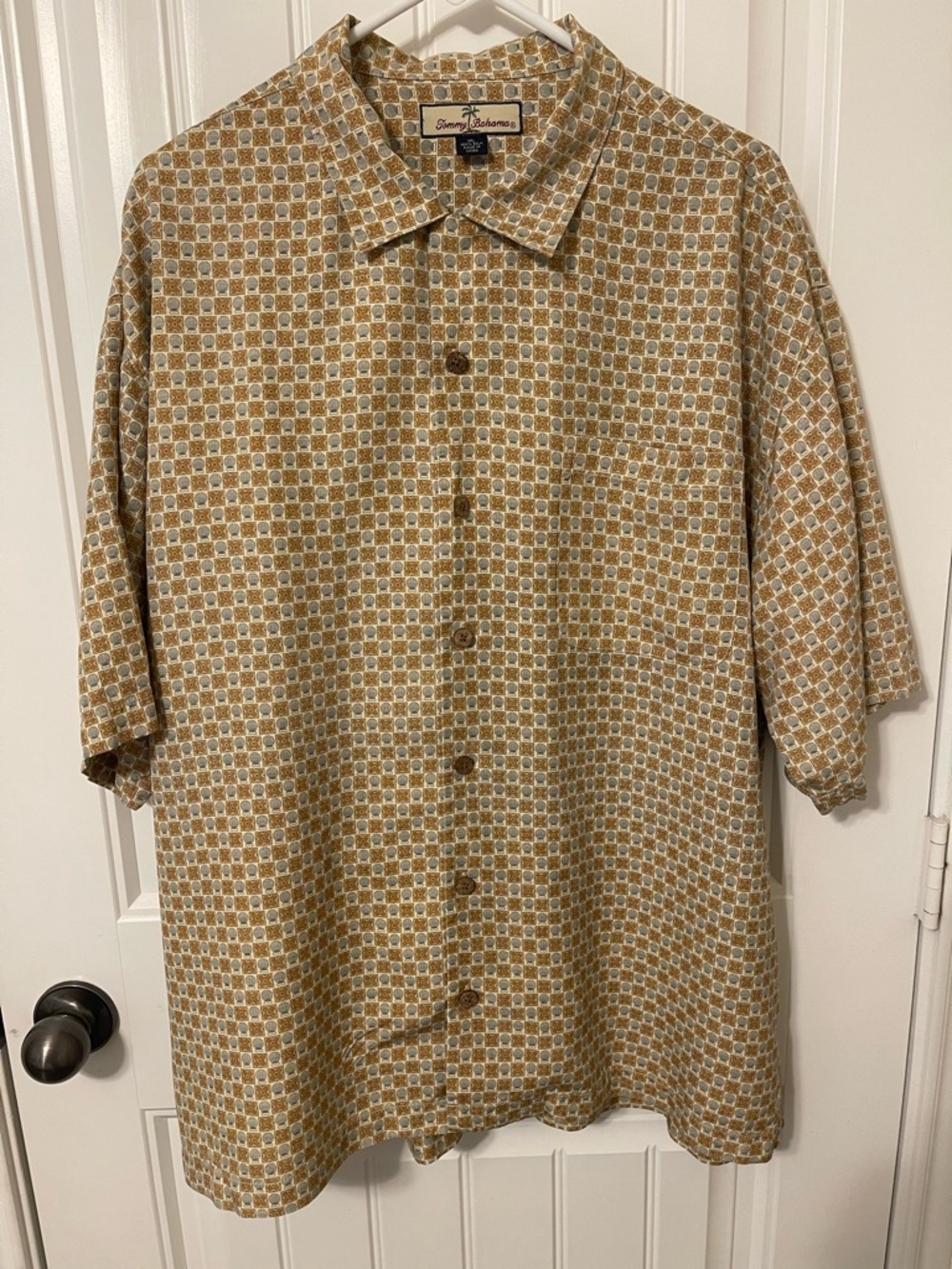 Tommy Bahama Men XL 100% Silk Short-Sleeve Button-Up Brown Cream Gray Seashells